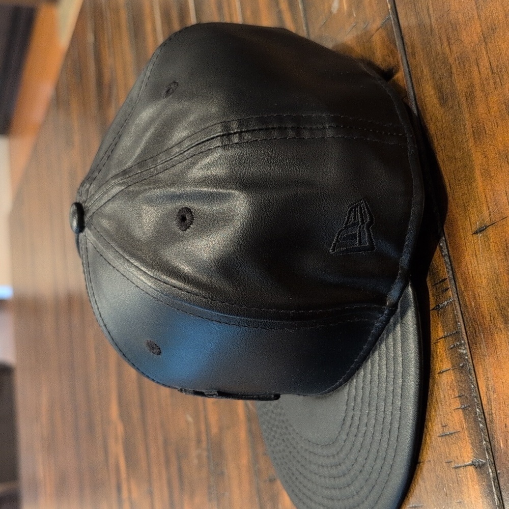 New Era 59fifty Faux Leather Yankees Hat - Picture 5 of 9